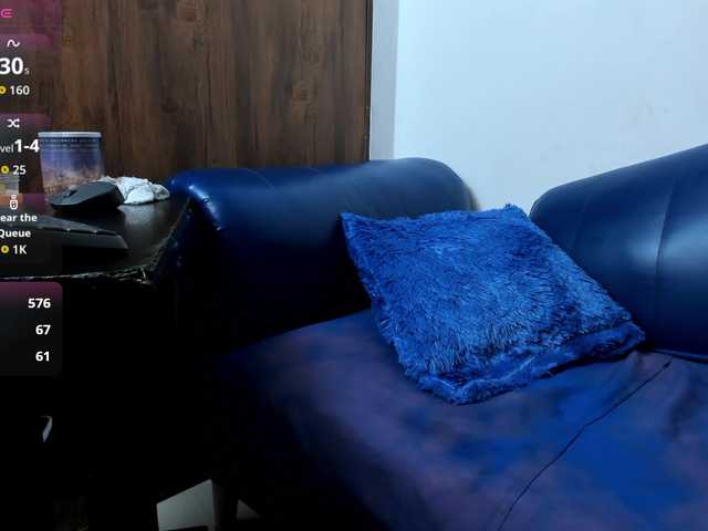 Live sex webcam photo for Skinny-Mature #292429613