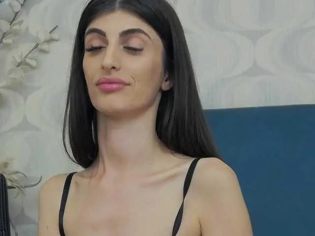 Live sex webcam photo for SkinnyClassyC #276081079
