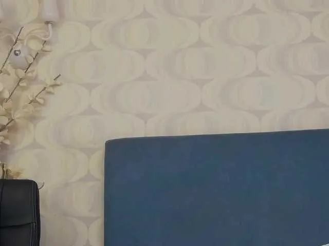 Live sex webcam photo for SkinnyClassyC #276770746
