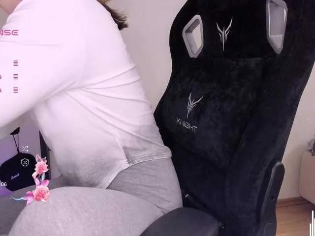 Live sex webcam photo for Sky-QueenI #291339502