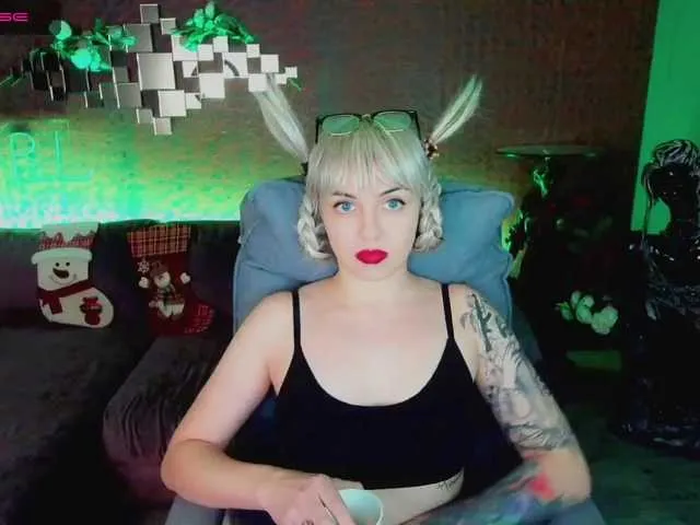 Live sex webcam photo for SkyEyesss #271723766