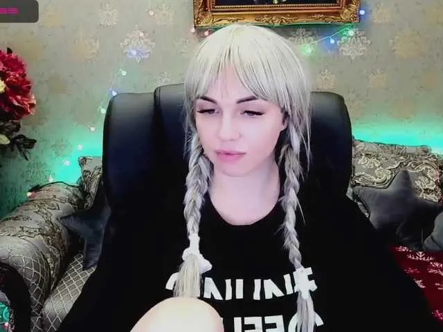 Live sex webcam photo for SkyEyesss #271866501