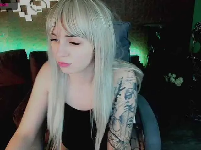 Live sex webcam photo for SkyEyesss #271935371