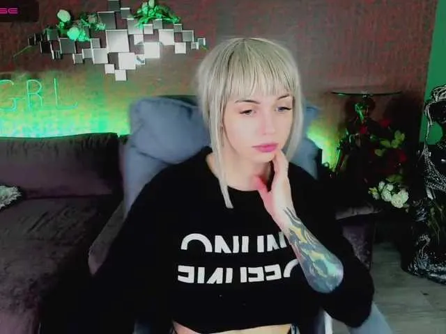 Live sex webcam photo for SkyEyesss #271996290