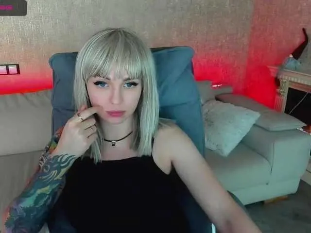 Live sex webcam photo for SkyEyesss #272035277