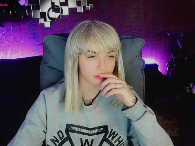 Live sex webcam photo for SkyEyesss #272192859