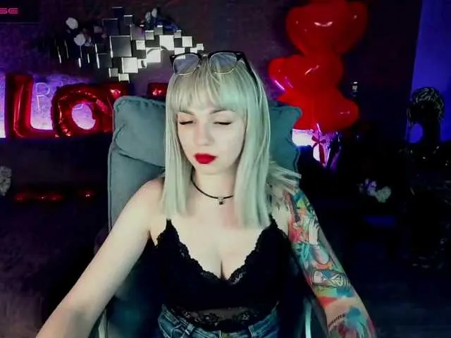 Live sex webcam photo for SkyEyesss #272389503