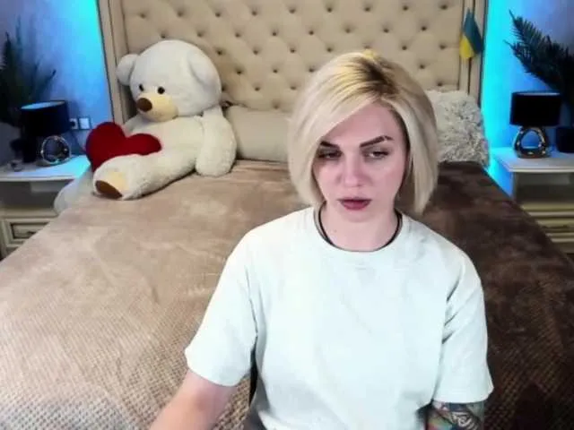 Live sex webcam photo for SkyEyesss #273294439