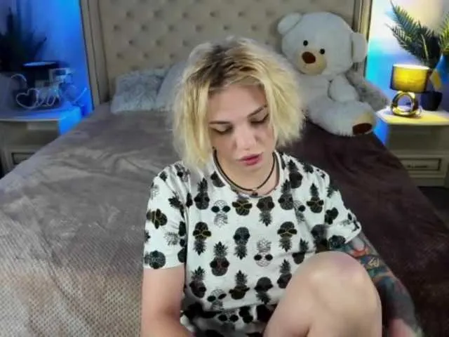 Live sex webcam photo for SkyEyesss #273335493
