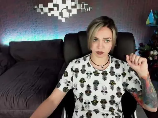 Live sex webcam photo for SkyEyesss #273571476