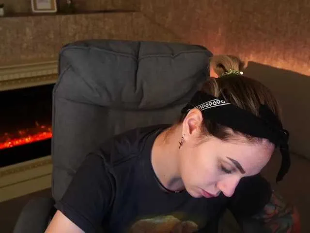 Live sex webcam photo for SkyEyesss #273580579