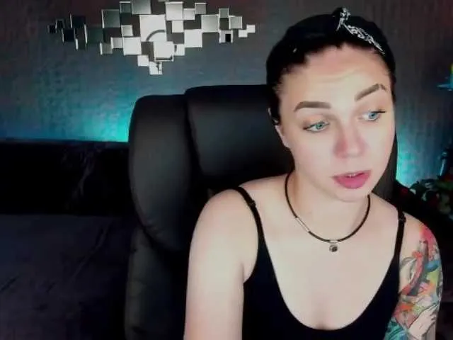 Live sex webcam photo for SkyEyesss #273623812