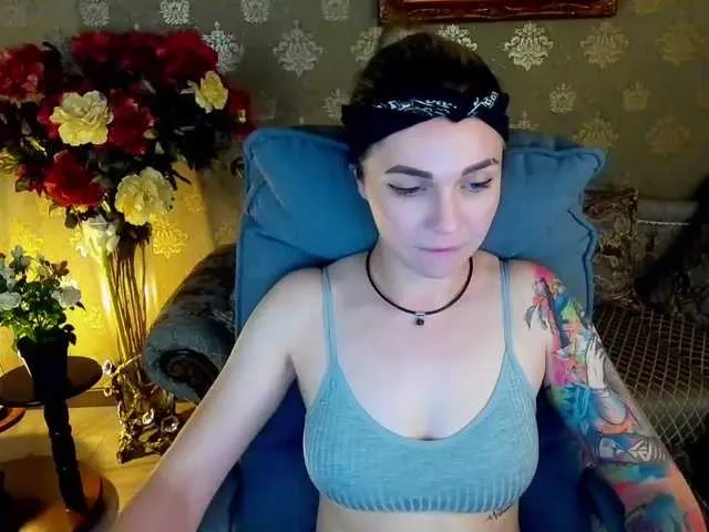 Live sex webcam photo for SkyEyesss #273664112