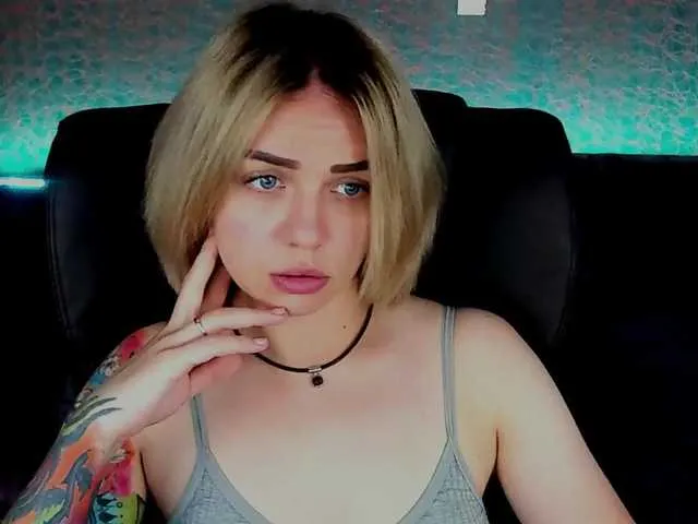 Live sex webcam photo for SkyEyesss #273740748