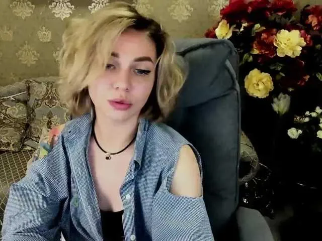 Live sex webcam photo for SkyEyesss #273771989