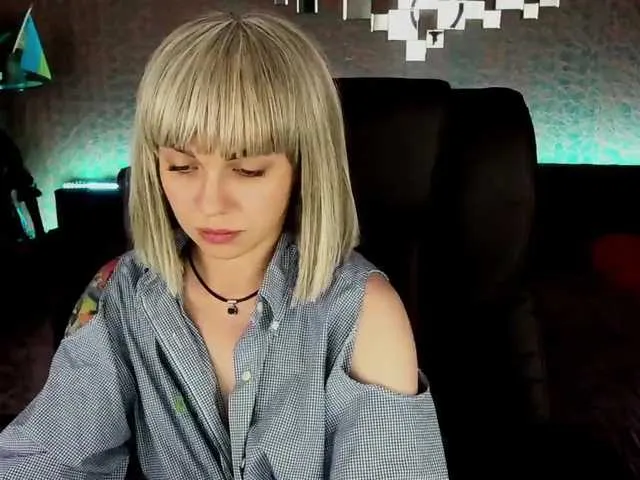 Live sex webcam photo for SkyEyesss #273847098