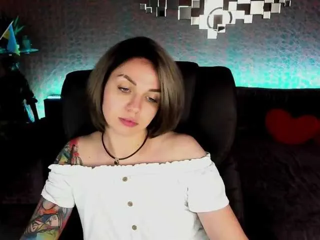 Live sex webcam photo for SkyEyesss #273898001