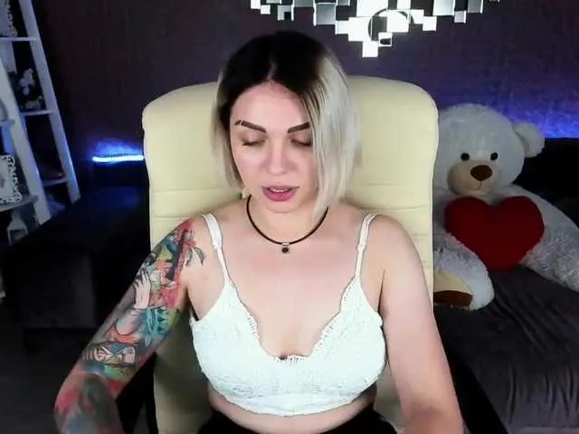 Live sex webcam photo for SkyEyesss #274280805