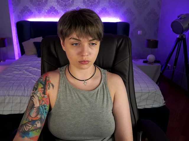 Live sex webcam photo for SkyEyesss #275550350