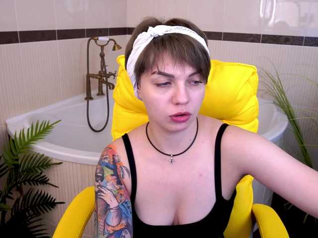 Live sex webcam photo for SkyEyesss #275618849
