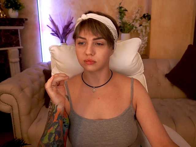 Live sex webcam photo for SkyEyesss #275689420