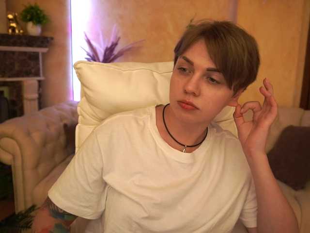 Live sex webcam photo for SkyEyesss #275744457