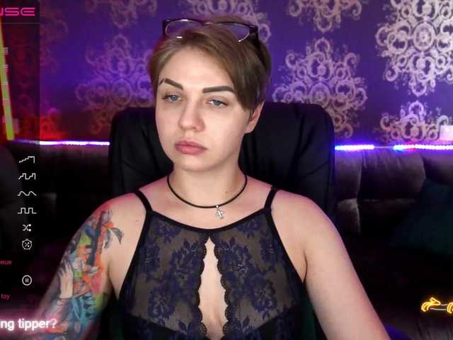 Live sex webcam photo for SkyEyesss #275910635
