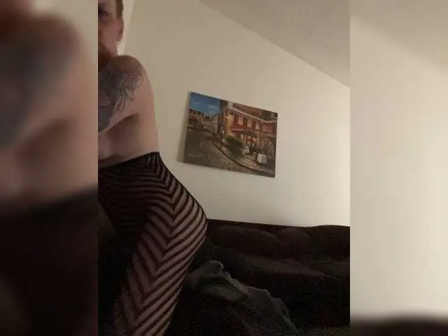 Live sex webcam photo for SkyeBella #274393828