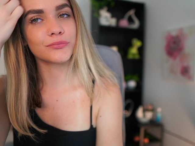 Live sex webcam photo for SkylaNoveaa #278063824