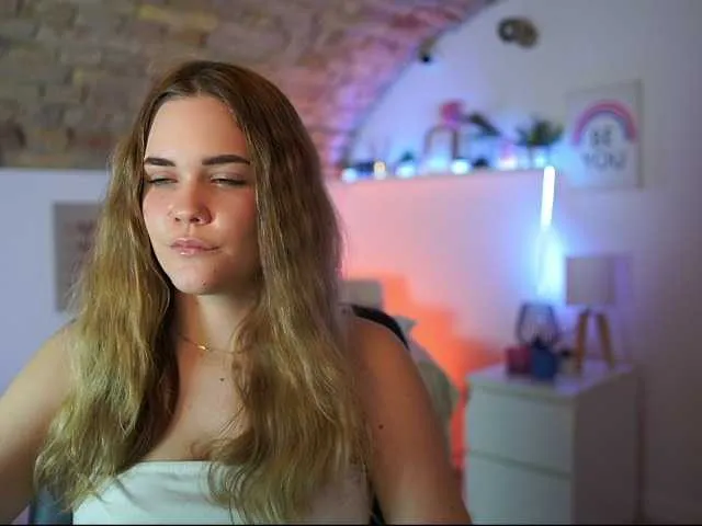 Live sex webcam photo for SkylaNoveaa #290501990