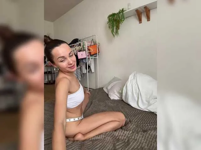 Live sex webcam photo for SkylarJewels #290696317