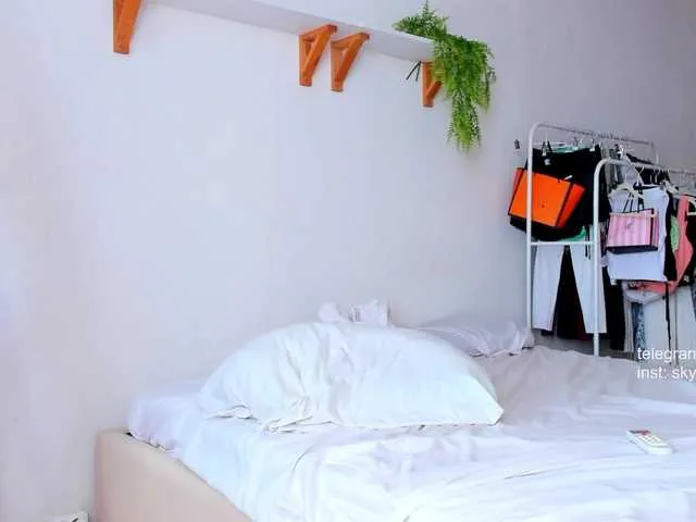 Live sex webcam photo for SkylarJewels #291145087