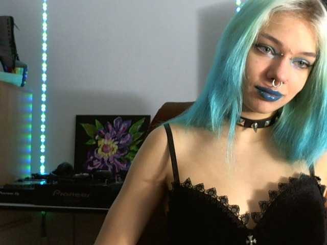 Live sex webcam photo for Skylineshy #277299498