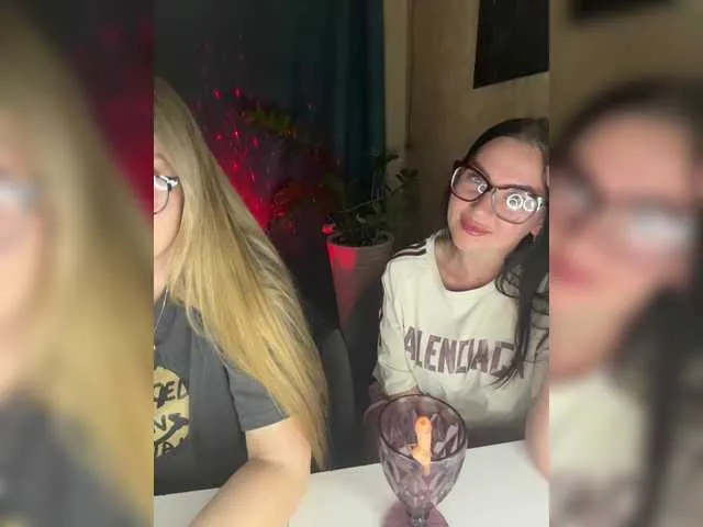 Live sex webcam photo for SladenkieVmeste #291632433