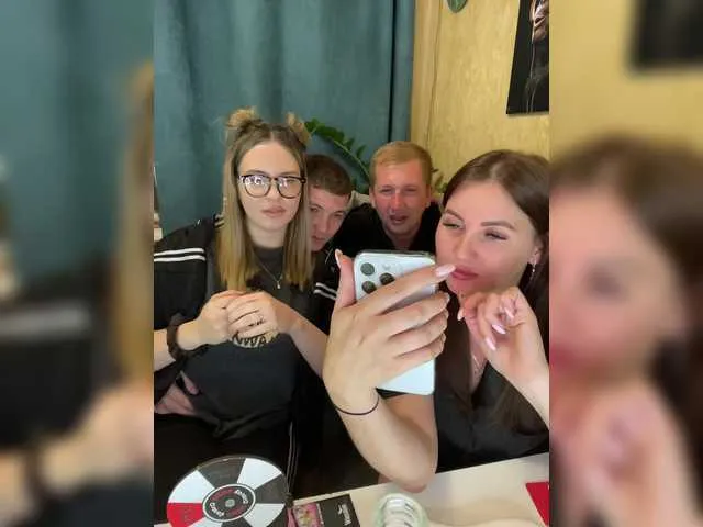 Live sex webcam photo for SladenkieVmeste #291770110