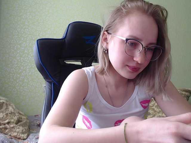 Live sex webcam photo for Sladkie002 #272326179