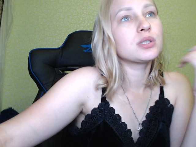 Live sex webcam photo for Sladkie002 #275744799