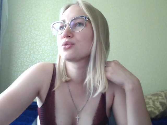 Live sex webcam photo for Sladkie002 #275882949