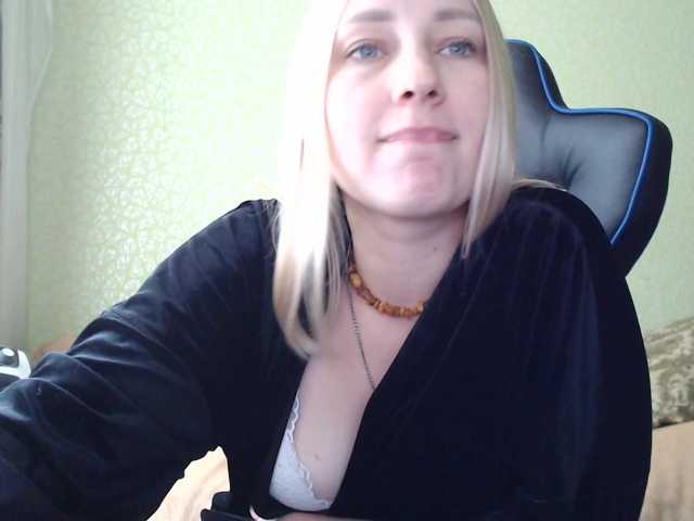 Live sex webcam photo for Sladkie002 #276175902