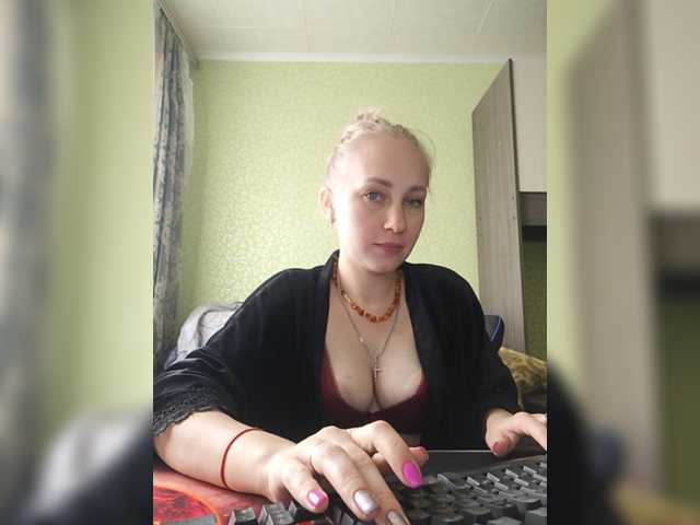 Live sex webcam photo for Sladkie002 #276577779