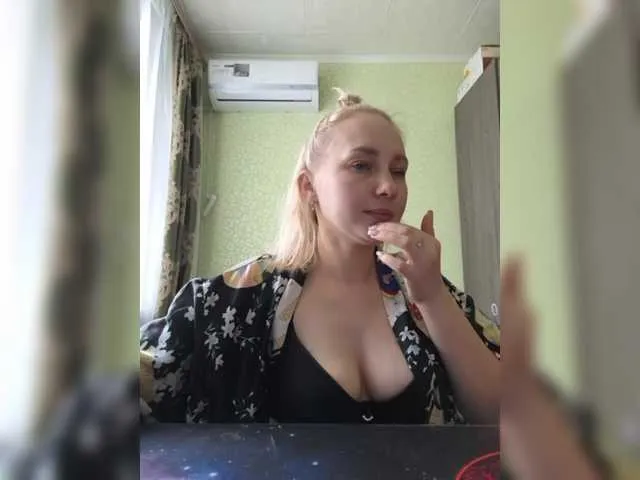 Live sex webcam photo for Sladkie002 #290606292