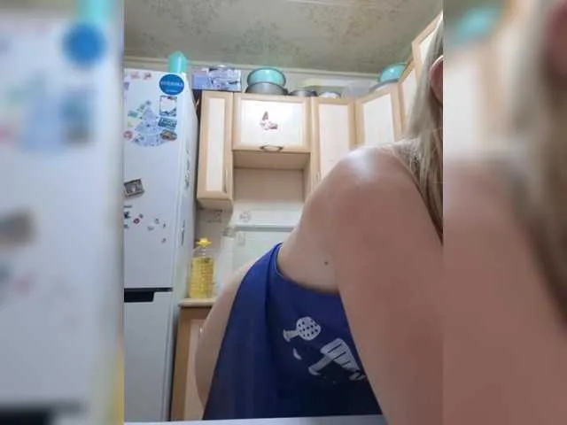 Live sex webcam photo for Sladkie002 #291709563