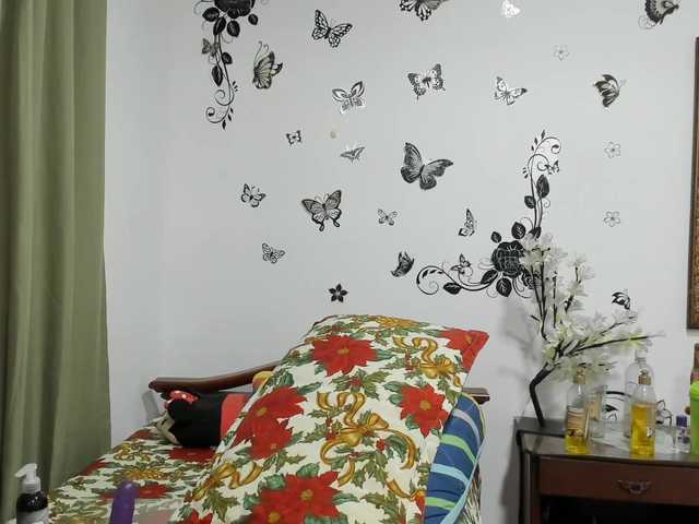 Live sex webcam photo for SmallDoll #271887002