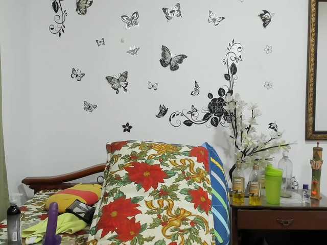 Live sex webcam photo for SmallDoll #271936193