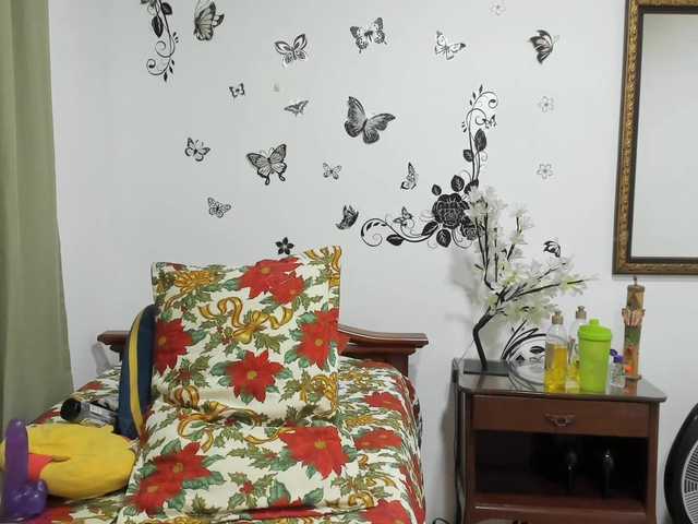 Live sex webcam photo for SmallDoll #272150297