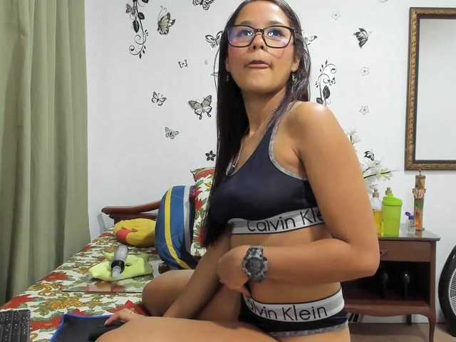 Live sex webcam photo for SmallDoll #272164312