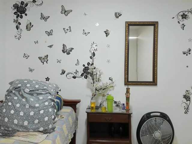 Live sex webcam photo for SmallDoll #272427403