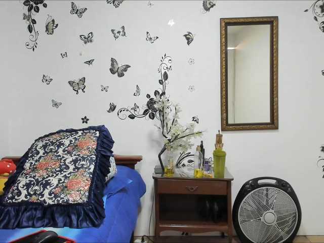 Live sex webcam photo for SmallDoll #273361090