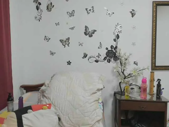 Live sex webcam photo for SmallDoll #274628761