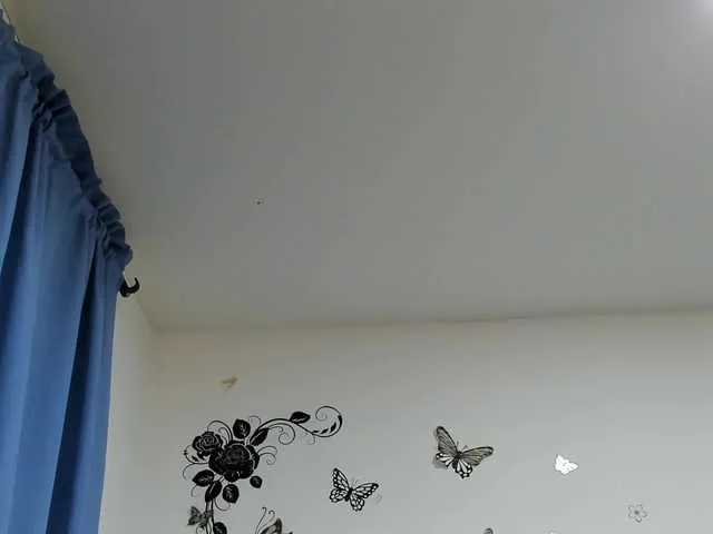 Live sex webcam photo for SmallDoll #275676614